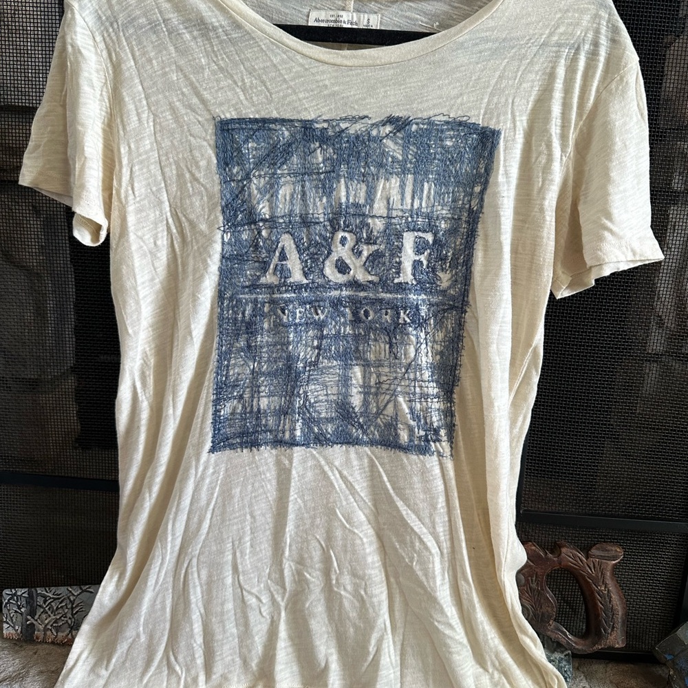 Abercrombie & Fitch Cream Tee with Blue Graphic